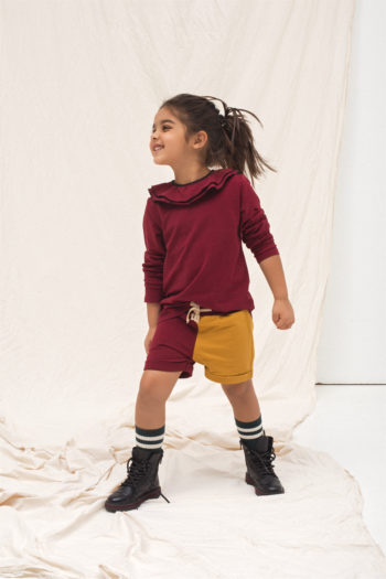 Plain french terry fabric contrasting shorts with side pockets. These shorts has an elastic waistband and cotton trim in it. This garment is made of OEKO-TEX® certified fabric. Made in Lithuania