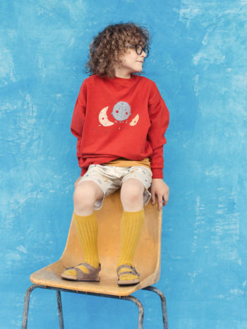 Unisex oversized brushed inside out sweater with multicolor “Same but different” print on the front. Featuring rib cuffs, hem and neckline, drop shoulder silhouette. This garment is made of GOTS (Global Textile Standard) certified fabric. Made in Lithuania